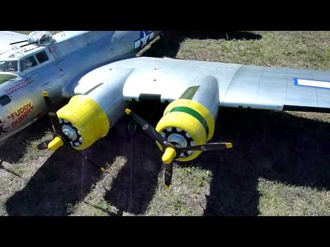Large Scale RC Plane B-17 bomber.wmv