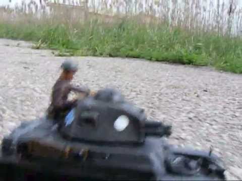Char Renault R-35 tank small model