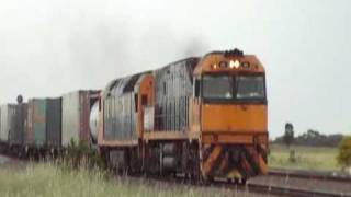 preview picture of video 'Pacific National cross at Tailem Bend'