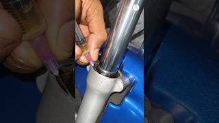 Download lagu Cara Mendorong Oli Shocker Setym #otomotif #motor #celana pendek #tips #shortsfeed mp3
