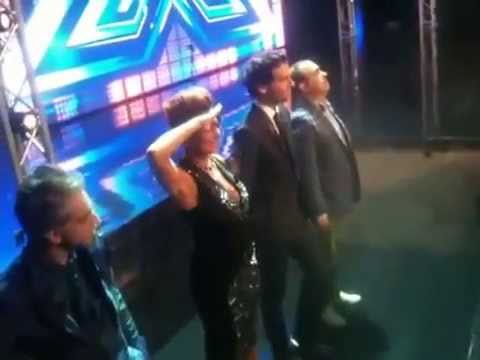 Il trionfale ingresso di @eels      Telly Video