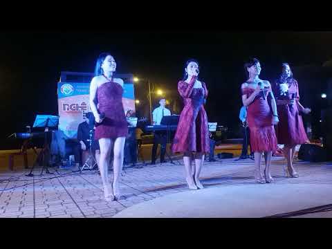 SV khoa Nghệ thuật UKH biểu diễn đường phố