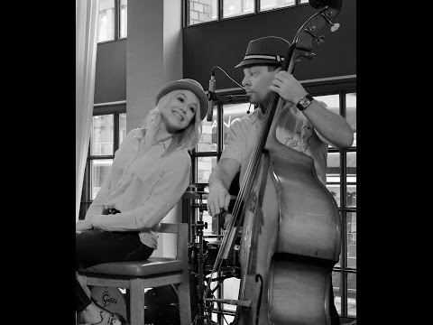 All about that bass - Meghan Trainor (Live unplugged cover by Yes We Play! feat. Lisa Bund)