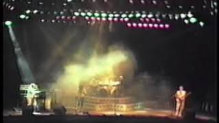 I Pooh Live &#39;82-Prima Versione di &quot;Non Siamo In Pericolo&quot;