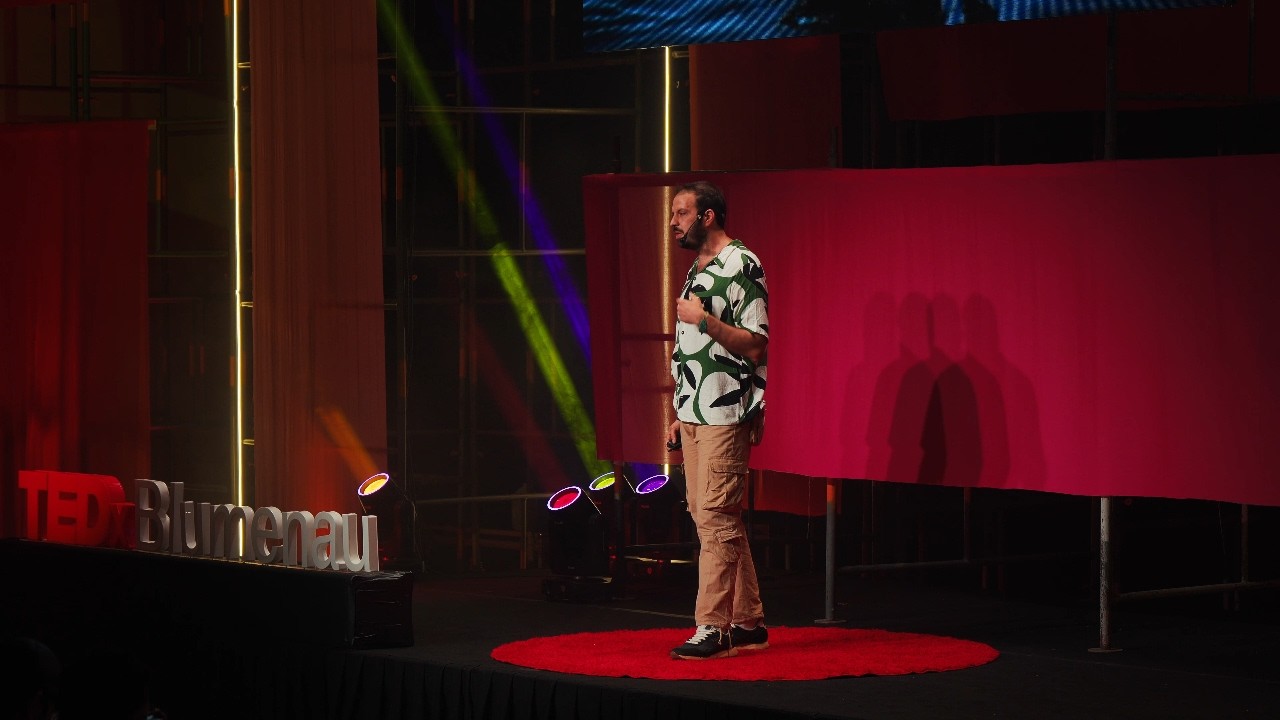 A Floresta em Pó, Pela Floresta em Pé | Mundano  | TEDxBlumenau