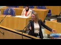Agema (PVV) wordt BOOS op VVD'er: "U liet het ALLEMAAL gebeuren en toen zei u er NIKS van!"