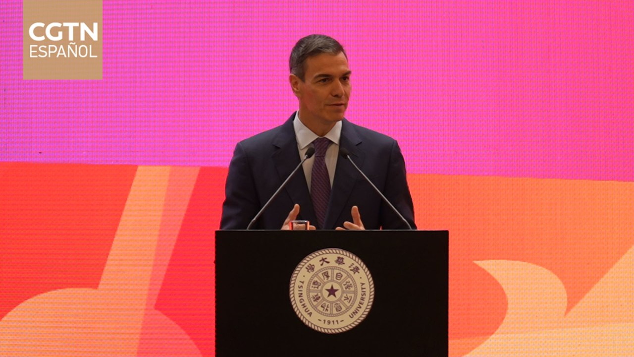 Presidente del Gobierno de España, Pedro Sánchez, visitó la Universidad de Tsinghua