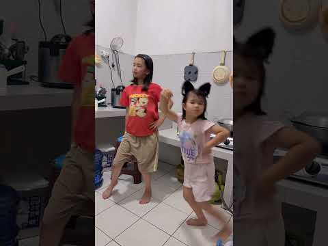 Selalu latihan nari dimanapun #cicihemat #sofia #sofialisme