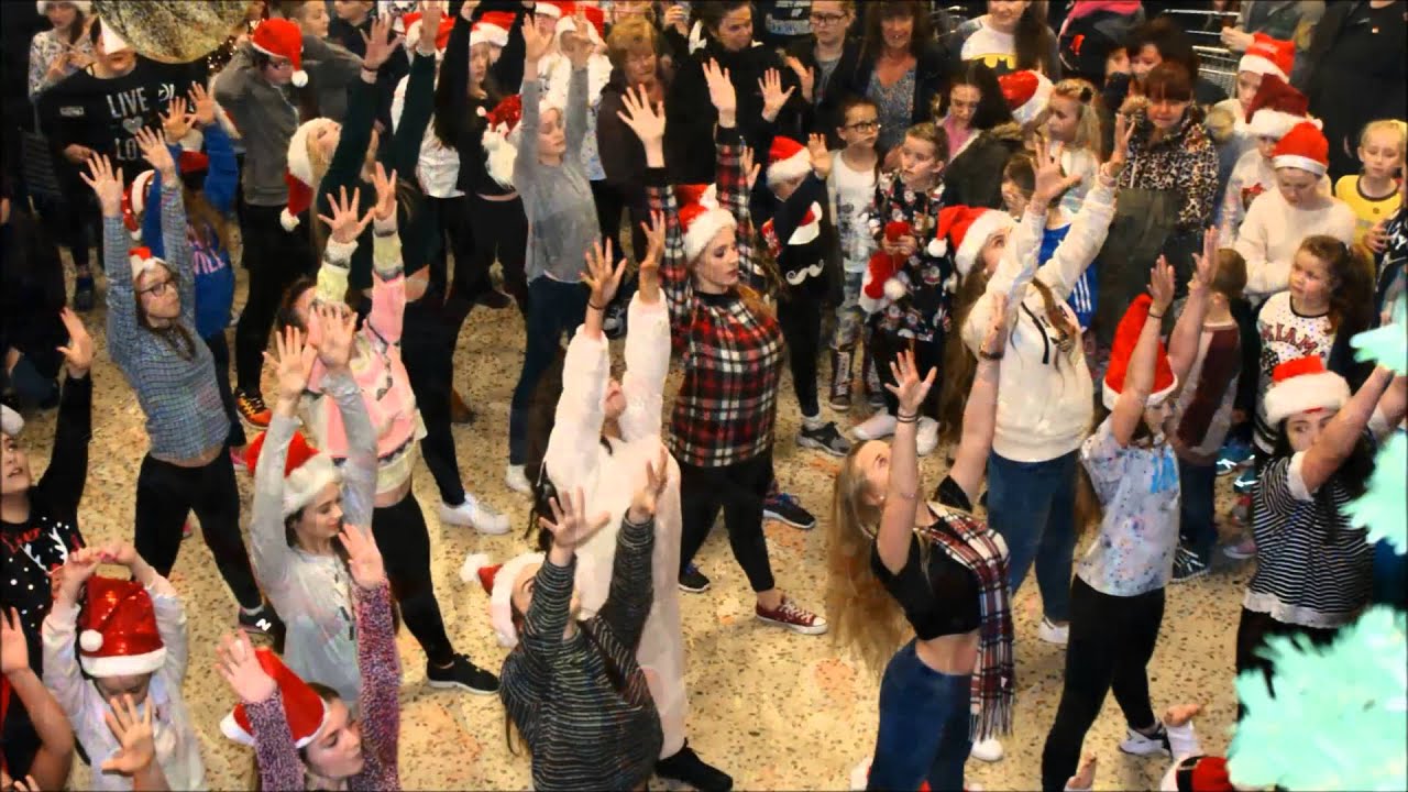 Watch: Wirral dance school excites Tesco crowds with Christmas flash ...