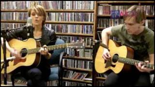 Vedera performs &quot;Satisfy&quot; live in the Mix Underground Lounge