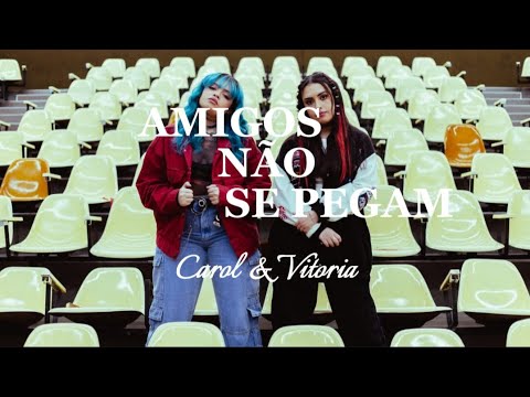 Amigos Não Se Pegam - Carol & Vitória (Lyrics)