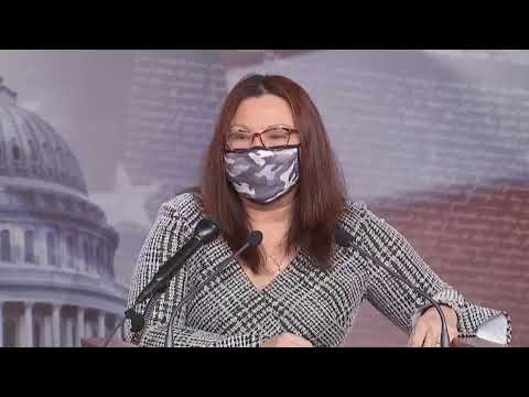 直播：參議院民主黨領袖查克-舒默與其他民主黨人一起發言。 (LIVE: Senate Democratic leader Chuck Schumer speaks along with other Democrats)