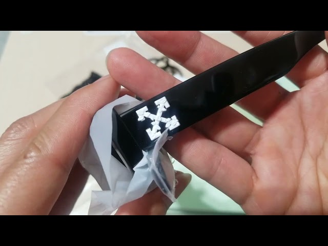 Vídeo relacionado con OFF-WHITE Midland Sunglasses Black Dark Grey, Negro