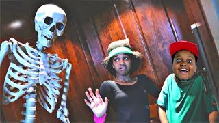 Shiloh and Shasha SCARY ELEVATOR! - Onyx Kids