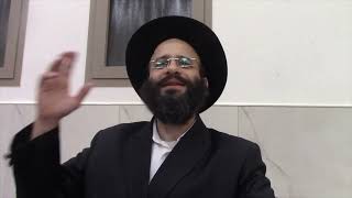 התוועדות יב יג תמוז תשפד (הרב אלחנן משה נחמנסון) - התמונה מוצגת ישירות מתוך אתר האינטרנט יוטיוב. זכויות היוצרים בתמונה שייכות ליוצרה. קישור קרדיט למקור התוכן נמצא בתוך דף הסרטון