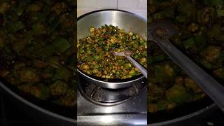 Download lagu बच्चों के टिफिन के लिए बनाएं ऐसे भिंडी #BhindiRecipe #EasyRecipe #CookingShorts #HomeCooking #Shorts mp3