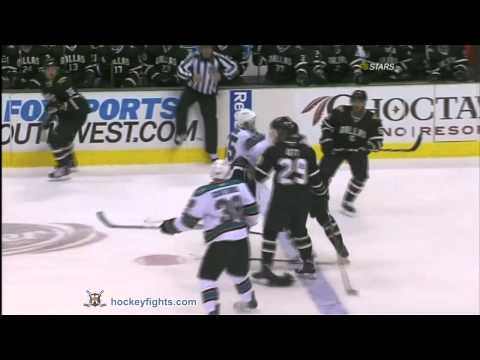 Mike Moore vs Mark Fistric Nov 18, 2010 - Dallas feed