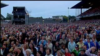 NEIL DIAMOND - GIRL YOU'LL BE A WOMAN SOON  (LIVE-2002)