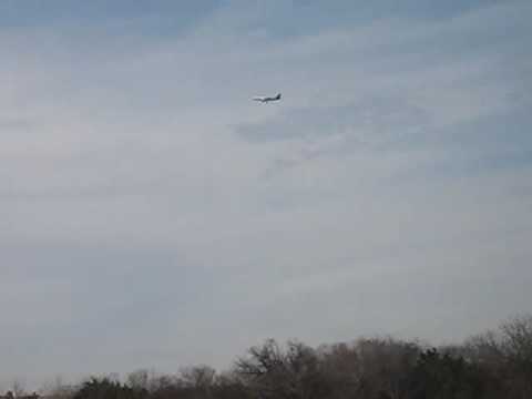 Flying the EFlite Super Airliner -- Maiden!