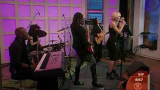 Katharine McPhee - Keep Drivin&#39; [Early Show 01.09.2010]