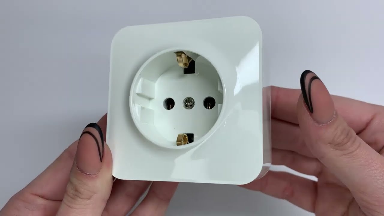 Розетка одинарная накладная с/з белая VIDEX BINERA (VF-BNS21G-W)