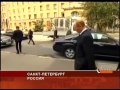 Одинокая прогулка Владимира Путина по улице Санкт-Петербурга 