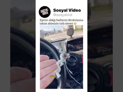 Eşinin aldığı hediyeyi direksiyona takan abimizin tatlı sitemi 😁