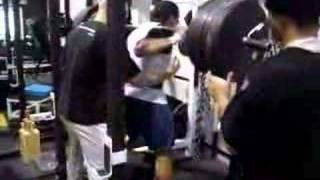 DeFrancosTraining.com - Donald Brown squats 585 @ 207 bodyweight!