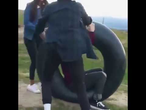 Претендент на премию Дарвина прокатился с горы на автомобильной камере