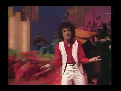 The Muppet Show - 302: Leo Sayer - “You Make Me Feel Like Dancing” (1978)
