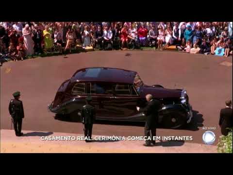 Meghan Markle é ovacionada na entrada da capela de Windsor