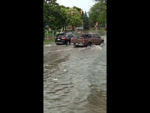 Midwest hit with severe storms, disrupting holiday travel