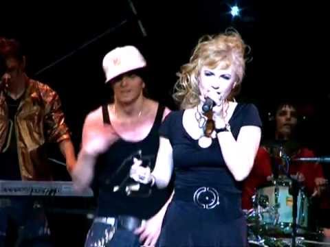 женщины все королевы минус с бэк вокалом. женщины все королевы картинки. лучшие песни для караоке. караоке минус бек вокал. бэк вокал.