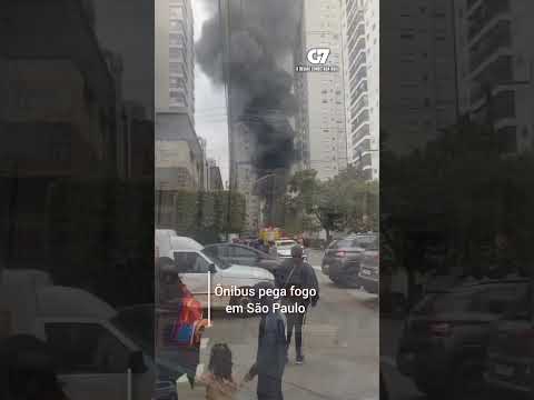 Ônibus pegando fogo na Rua Cajuru, no Belenzinho - SP