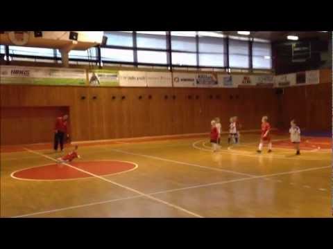 UKS GROM TYCHY 2005 Akcja Szymona i dwóch Bartków.wmv