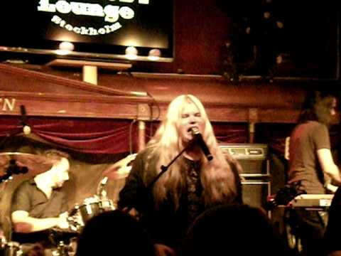 Swedish hitz goes metal...