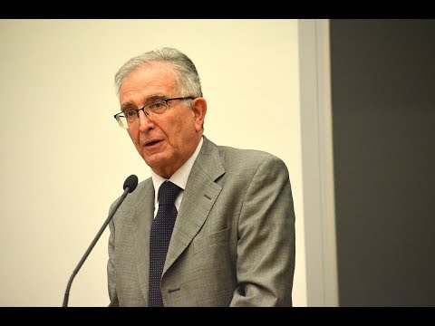Picchi sulla colonna vertebrale nella regione toracica Fumo da articolazioni