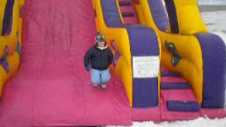 preview picture of video 'Bambini sulla neve al parco giochi sulla neve Park Slide Valtellina'