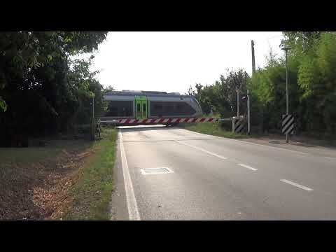 Passaggio a livello di via Fratelli Bianchin - Postioma (TV) / Level Crossing / Spoorwegovergang