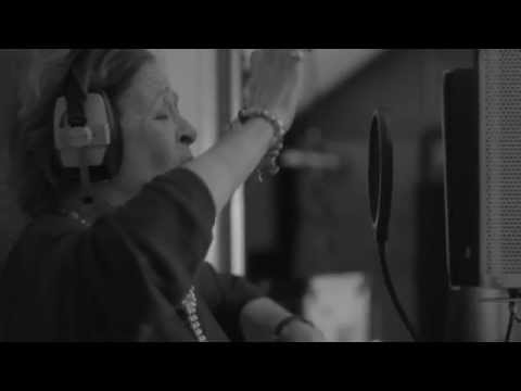 As 3 Marias e Simone de Oliveira cantam "No Teu Poema".