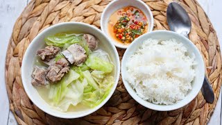 Simple Hmong Meal: Pork Bones w/ Cabbage Soup [Pob txhaa npua hau ntsug zaub qhwv]