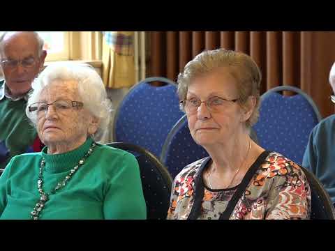 8014b  Bejaardenkoor Tonegido Nijeveen/Meppel in het jeugdgebouw, met repetitie en zang 2016