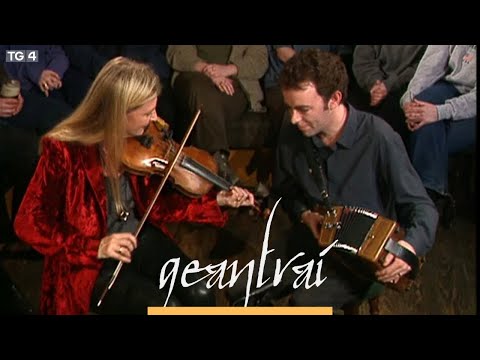 Mairéad Ní Mhaonaigh & Dermot Byrne | Silver Slipper Set | Tigh Dolan, Luimneach | TG4 1999