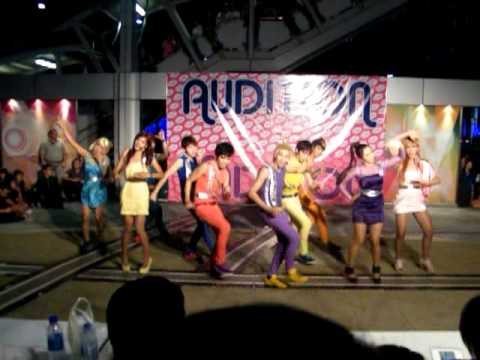 Co-ed School Cover by Fashionista Thailand @ MBK 28-12-10