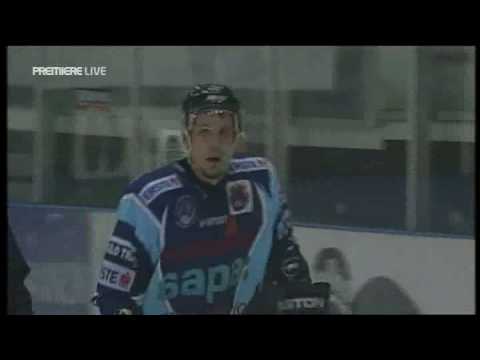 Trattnig bodychecks Tokaji Alba Volan - Red Bull Salzburg