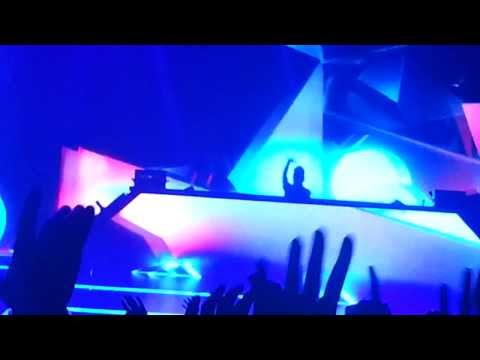 Avicii @ Paris Bercy - Utopia (Bang La Decks) et Animals (Martin Garrix) - HQ