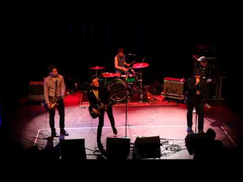 SHARKS - Glove In Hand / Rooftops (Featuring Chuck Ragan) Live in Chicago.