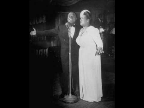 Louis Armstrong - Accentuate The Positive (New Years Eve 1945)