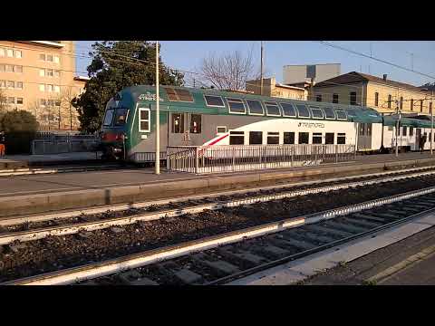 E464 009+6 piano ribassato+pilota 2 piani Trenord - Milano Greco - 22/3/2022
