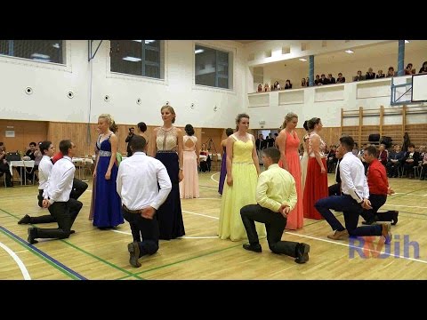 V Hruškách vyzývala k tanci děvčata